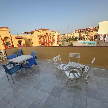 Brand New Renovated Cheerful 3-Bedroom Villa With 6 Pools Family Only- Perla Marina Kilo 85 El Alamein Zewnętrze zdjęcie