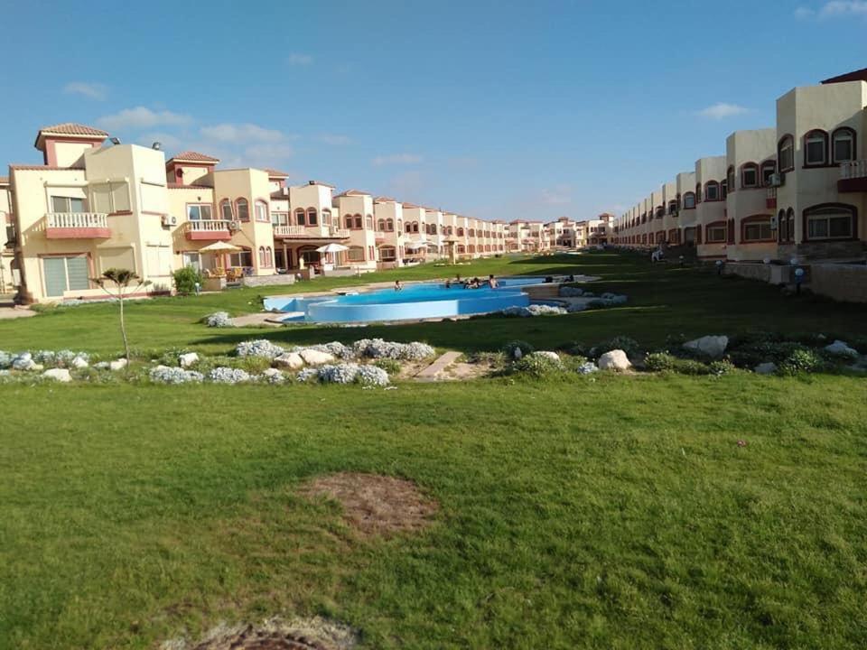 Brand New Renovated Cheerful 3-Bedroom Villa With 6 Pools Family Only- Perla Marina Kilo 85 El Alamein Zewnętrze zdjęcie