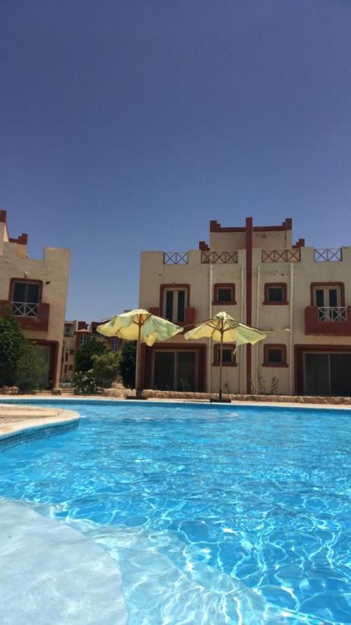 Brand New Renovated Cheerful 3-Bedroom Villa With 6 Pools Family Only- Perla Marina Kilo 85 El Alamein Zewnętrze zdjęcie